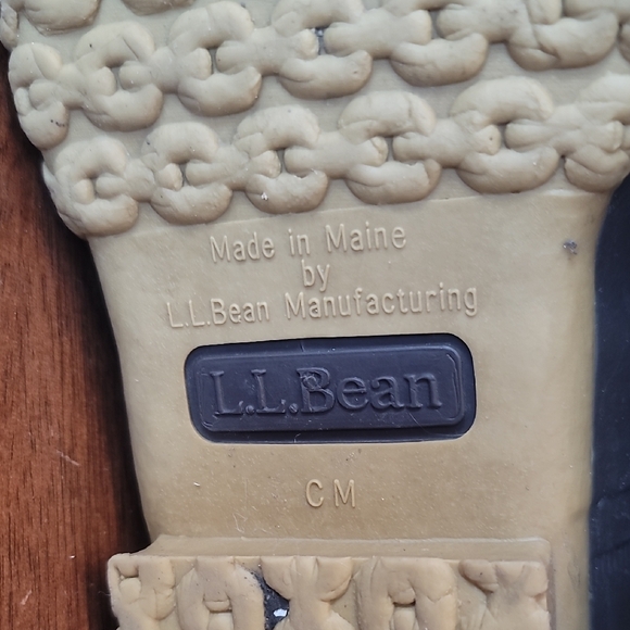 L.L. Bean Shearling Lined Insulated Boots - Picture 2 of 11